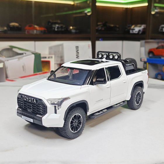 1/24 Tundra Alloy Pickup Car Model Diecast & Toy Metal Off-Road Vehicles Car Model Sound and Light Collection