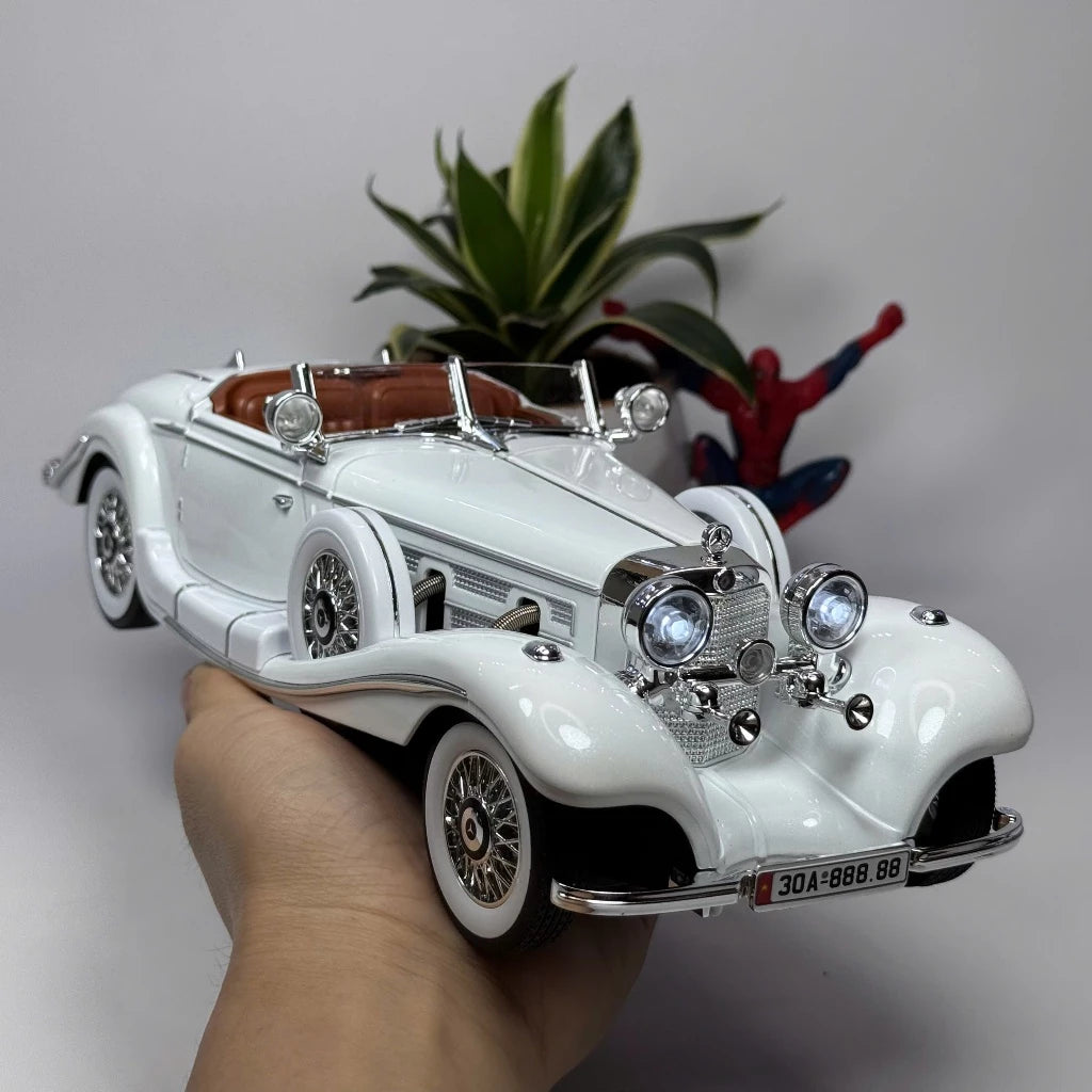1:18 Scale vintage model diecast alloy car big size light and sound