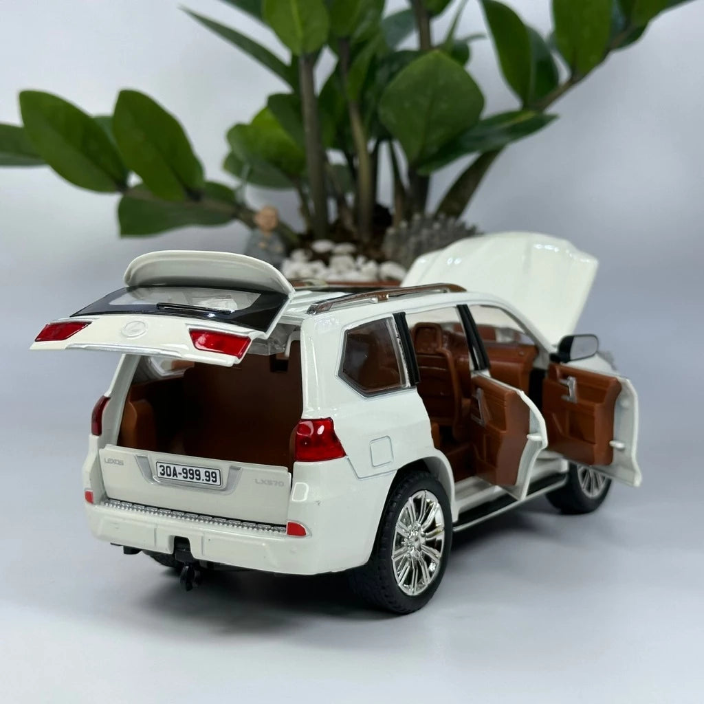 1:24 Diecast Lexus LX570 alloy model car light and sound