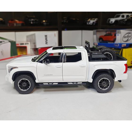 1/24 Tundra Alloy Pickup Car Model Diecast & Toy Metal Off-Road Vehicles Car Model Sound and Light Collection