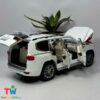 1:18 Land Cruiser LC300 Diecast Model Car