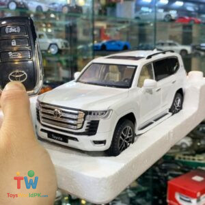 1:24 LAND CRUISER LC300 Diecast Alloy Model Car Light Sounds with Remote